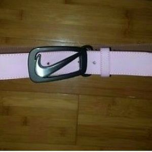 Light pink Nike Grip Tech belt